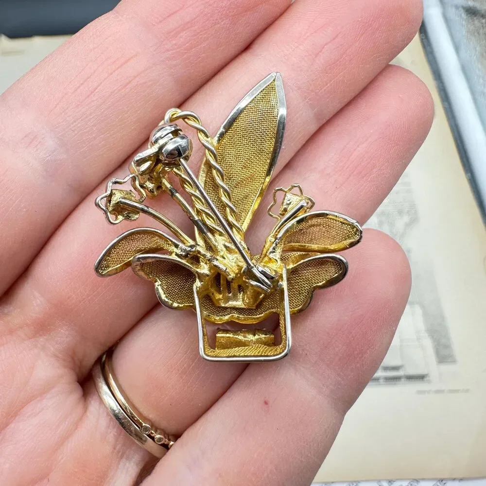 Vintage Gold Tone Mesh Flower Basket Brooch Pin Floral Rhinestone Arrangement
